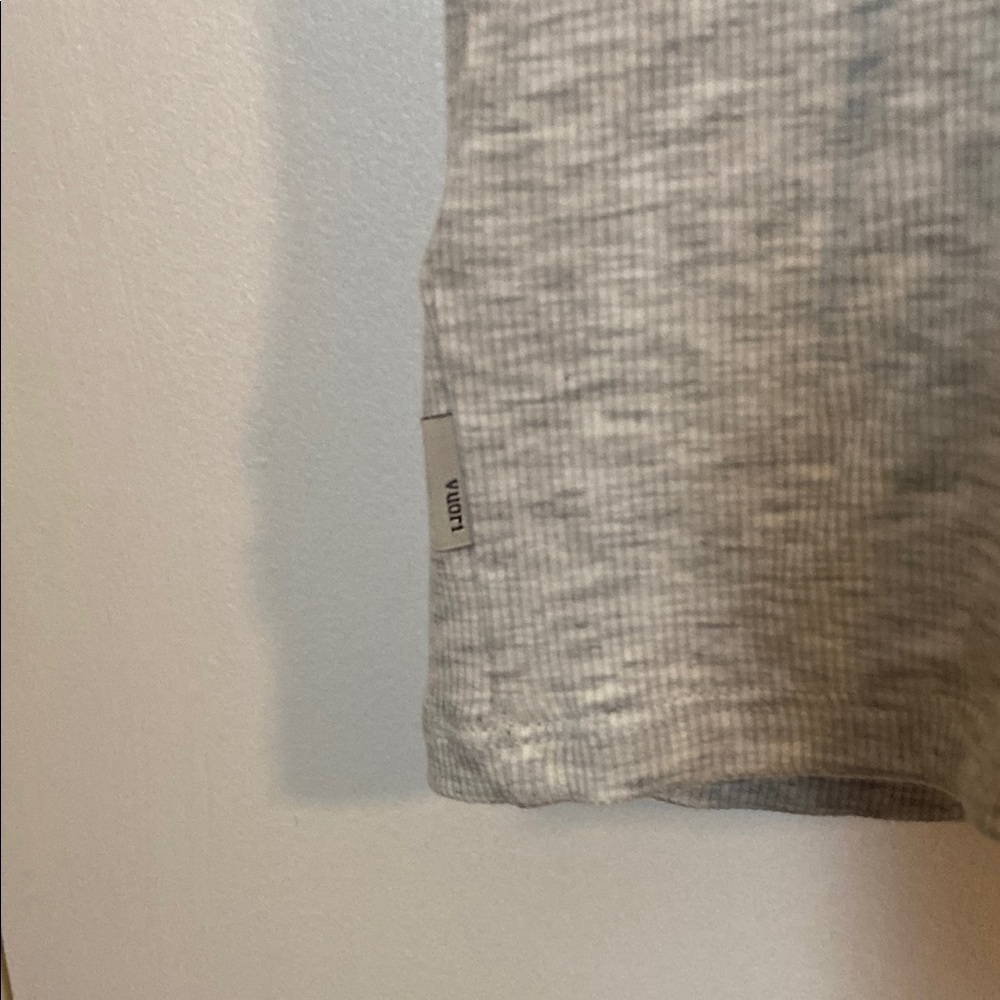 EUC Vuori Gray Women's Top - Picture 4 of 4